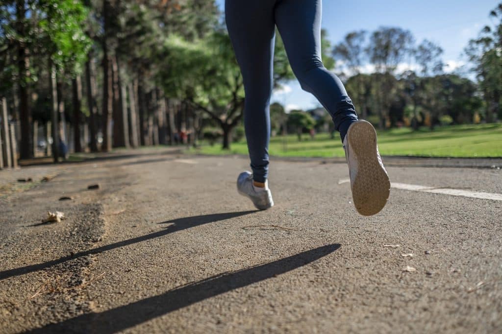 femme se demandant comment reprendre le sport après un long arrêt